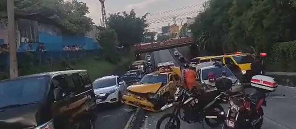 Múltiple choque reportan este sábado en la alameda Juan Pablo II