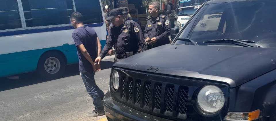 Detienen a conductor borracho en el bulevar del Ejército
