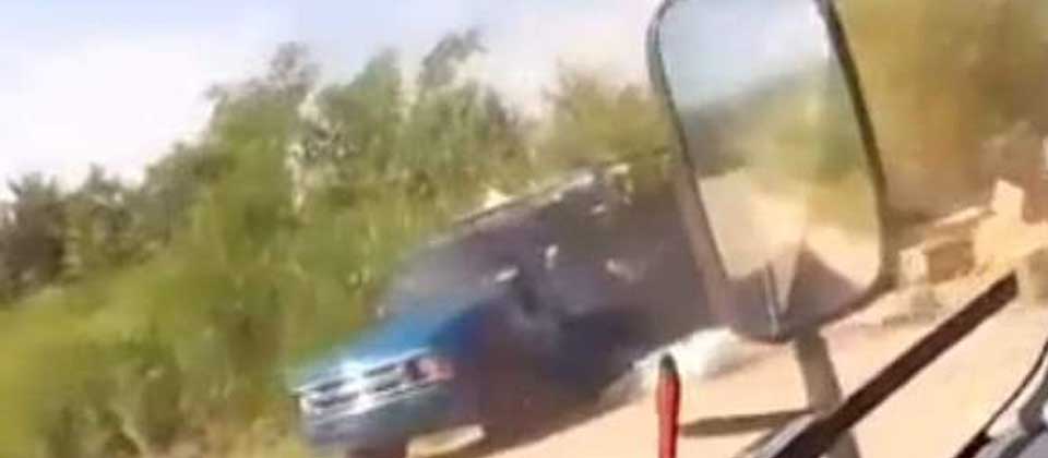 Denuncian a conductor a tirar basura en lugar no autorizado