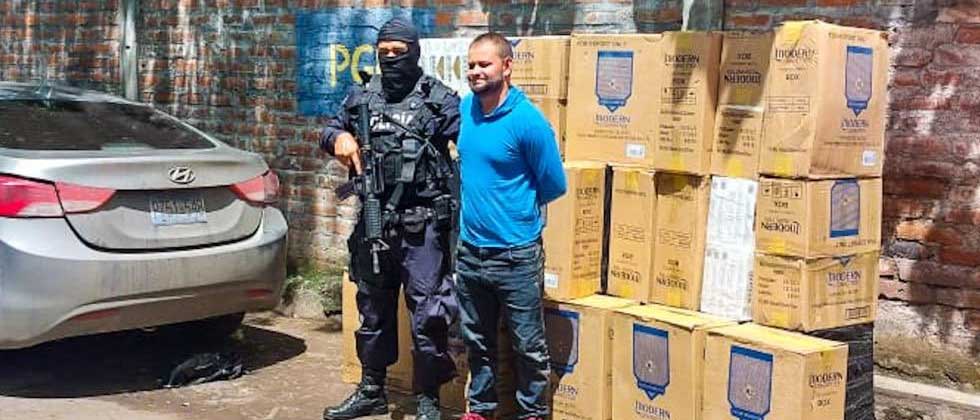 Arrestan a sujeto con 890 cajetillas de cigarrillos en San Miguel