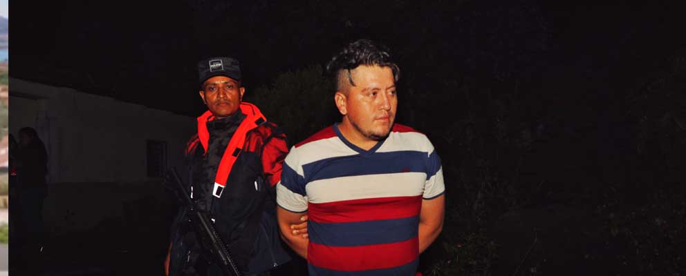 Hombre es capturado por dejar casi muerto a un perrito con un corvo