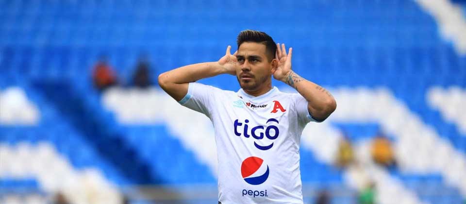 Fito Zelaya se acerca a los 200 goles en el fútbol salvadoreño
