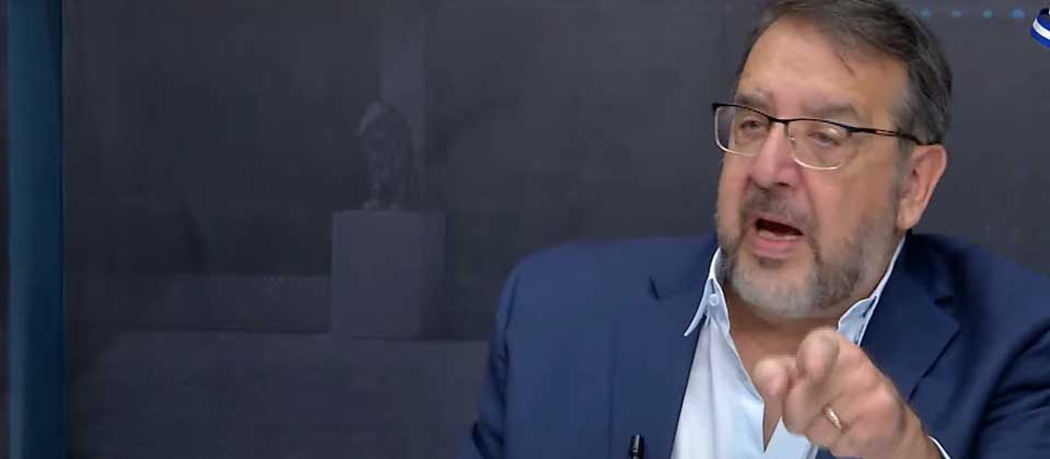 Miguel Fortín Magaña pierde el control durante una entrevista