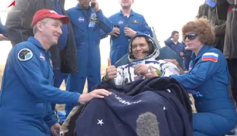 Astronauta salvadoreño regresa a La Tierra tras pasar 371 días en el espacio