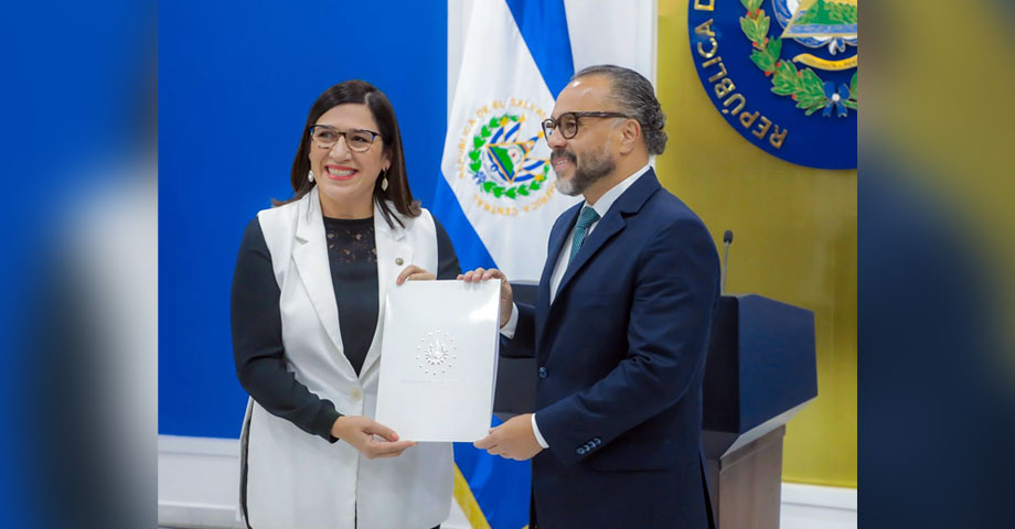 Presentan ante Asamblea Legislativa marco legal para el funcionamiento de Google en El Salvador