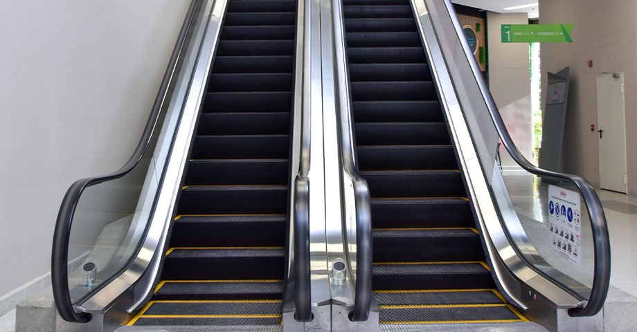 Niña de un añito sufre accidente en gradas eléctricas de un popular centro comercial