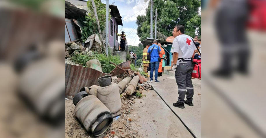 Reportan tres personas con múltiples quemaduras tras la explosión de un tambo de gas