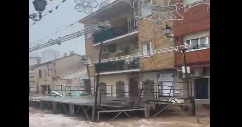 Inundaciones en España arrastran un escenario completo (VIDEO)
