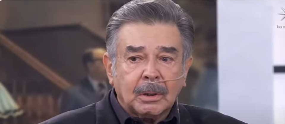 Actor Jorge Ortiz de Pinedo llega a homenaje con un tanque de oxígeno