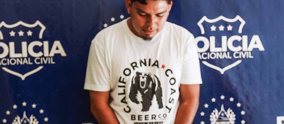 Capturan a hombre que negó atención a su mascota, la metió en un saco y la dejó morir