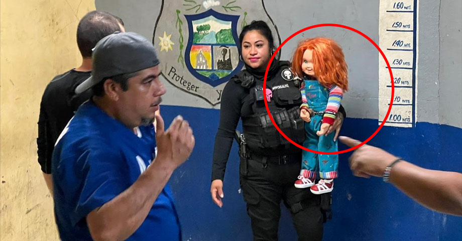 Arrestan a sujeto que usaba a “Chuky, el muñeco diabólico“ para asustar y pedir dinero