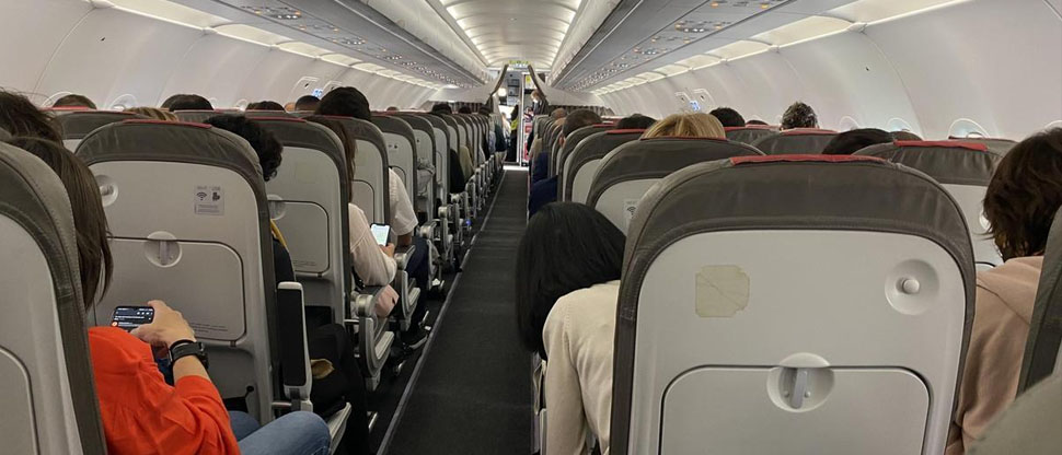 Abuelita murió en pleno vuelo de una aerolínea británica; pasajeros pensaron que estaba dormida