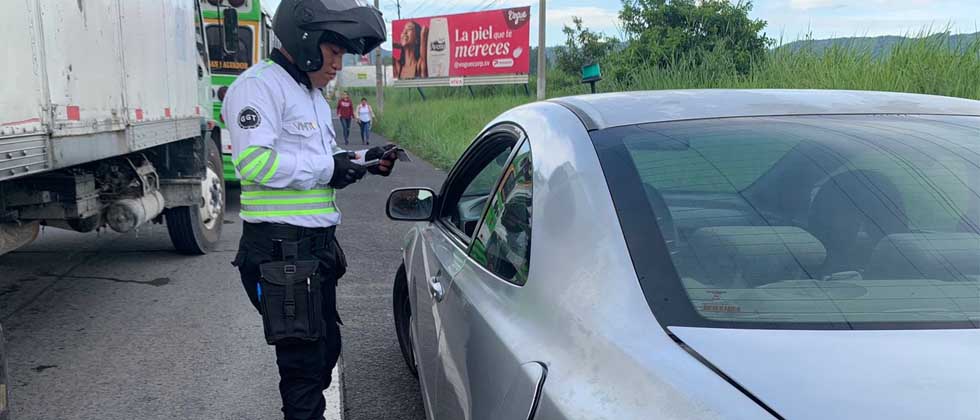 Suspenden licencia de conducir a salvadoreño que manejaba con 273 grados de alcohol