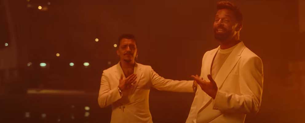 Ricky Martín y Christian Nodal hacen dueto en la canción «Fuego de Noche, Nieve de Día»