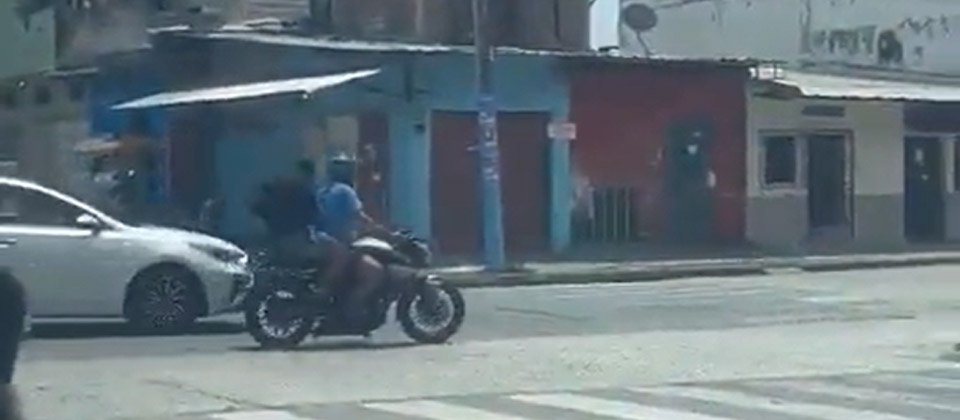 Dos personas que viajaban en un automóvil pierden la vida a tiros en Guayaquil, Ecuador