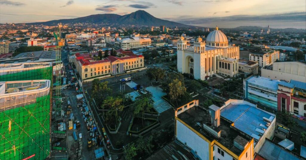 Autoridades del Gobierno trabajan por potenciar el turismo y preservar el Centro Histórico de San Salvador