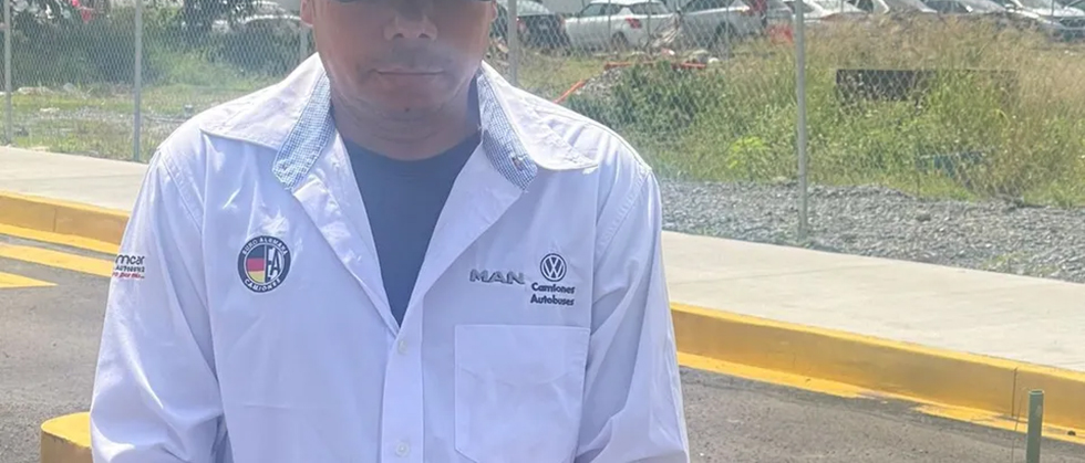 Salvadoreño denuncia que empresa automotriz lo despidió por «discriminación» en México