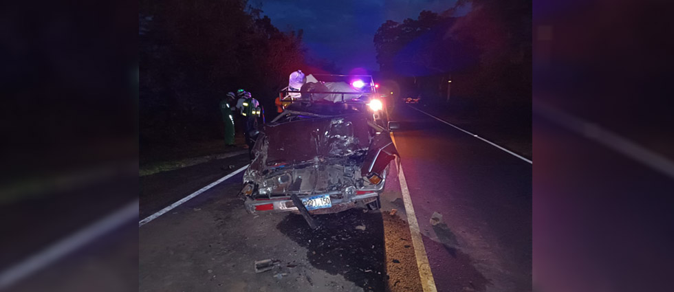 Unos 10 lesionados tras fuerte accidente en Cuscatlán