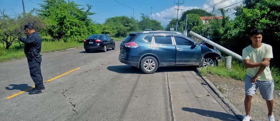 Automovilista pierde el control del auto y se accidenta en la carretera Panamericana