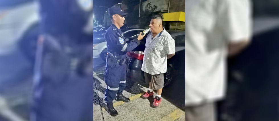 Detienen a borracho que ocasionó fuerte accidente: ¡dio positivo con 595° de alcohol!