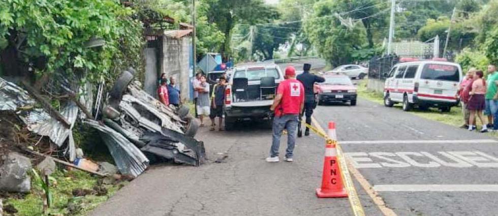 Un muerto y un herido tras fuerte accidente en Usulután