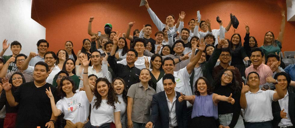 Movistar El Salvador impulsa la sostenibilidad y el reciclaje de electrónicos en universidades del país