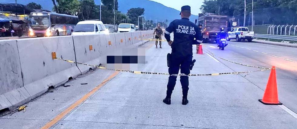 Automovilista arrolla a un hombre y huye del lugar