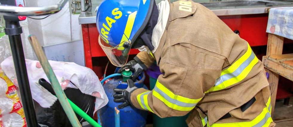 Atienden emergencia por fuga de gas en instituto de Cojutepeque