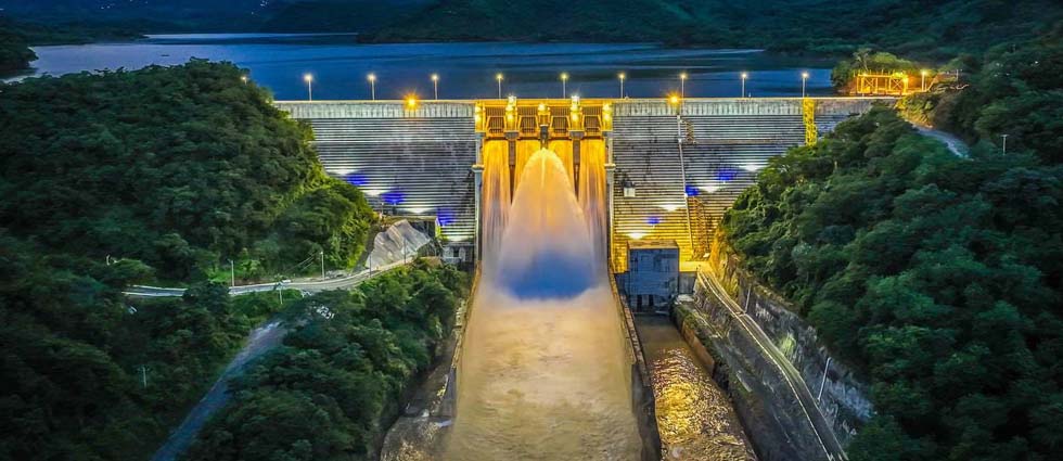 Se anula incremento a la tarifa eléctrica y se anuncia un descuento del 5 % gracias a la Central Hidroeléctrica 3 de Febrero