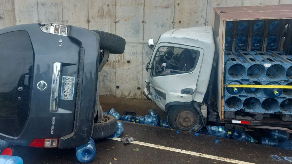 Se registra aparatoso accidente de tránsito en San Miguel