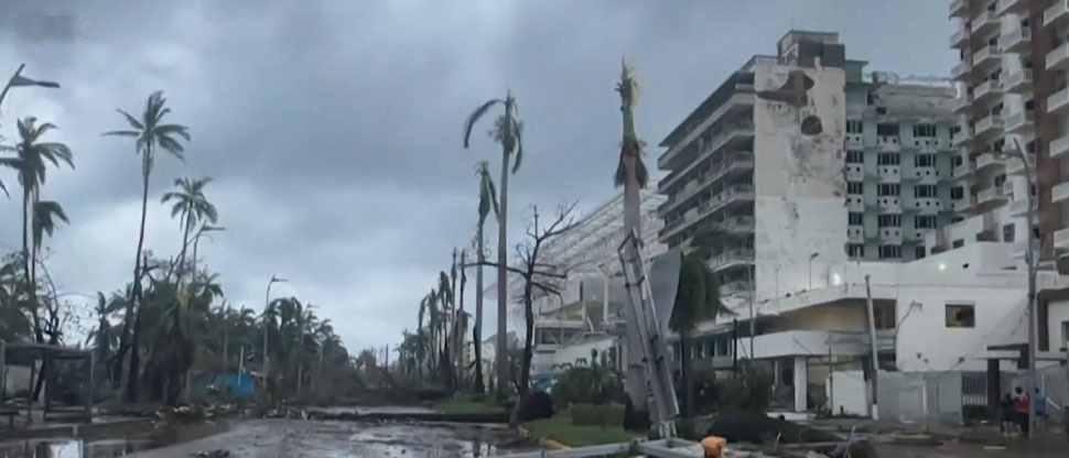 Huracán Otis deja al menos 27 fallecidos y deja en ruinas la turística ciudad de Acapulco