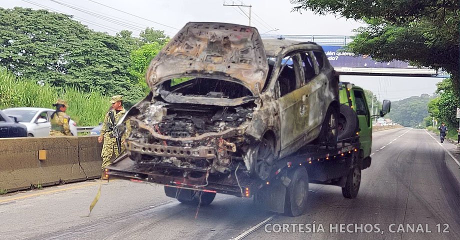 Remueven carro que se incendio sobre carretera Los Chorros