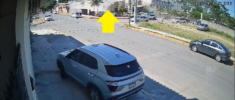 Cámara de videovigilancia capta momento cuando colapsa el techo de una iglesia en México
