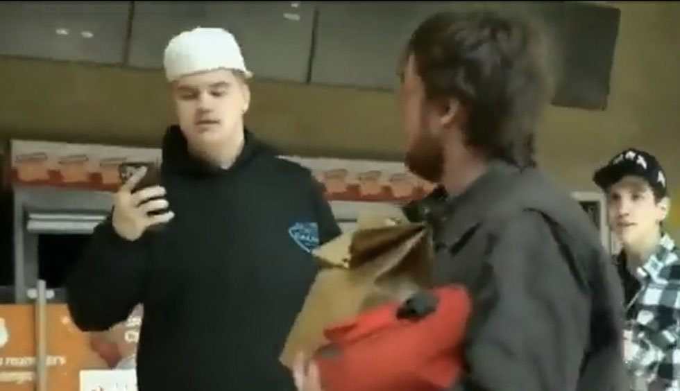 Este es el momento en que un youtuber es baleado tras broma pesada contra repartidor