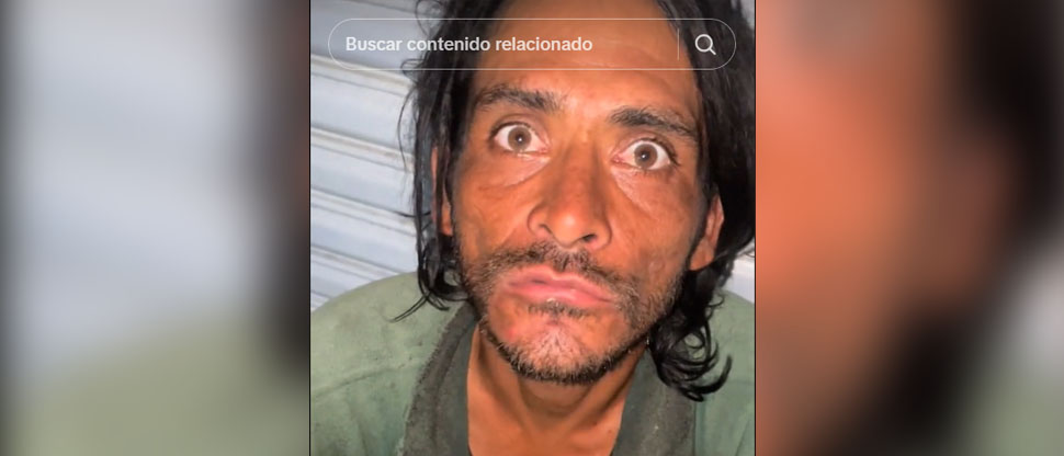 VIDEO: Captan a hondureño en situación de calle comiendo una cucaracha viva 