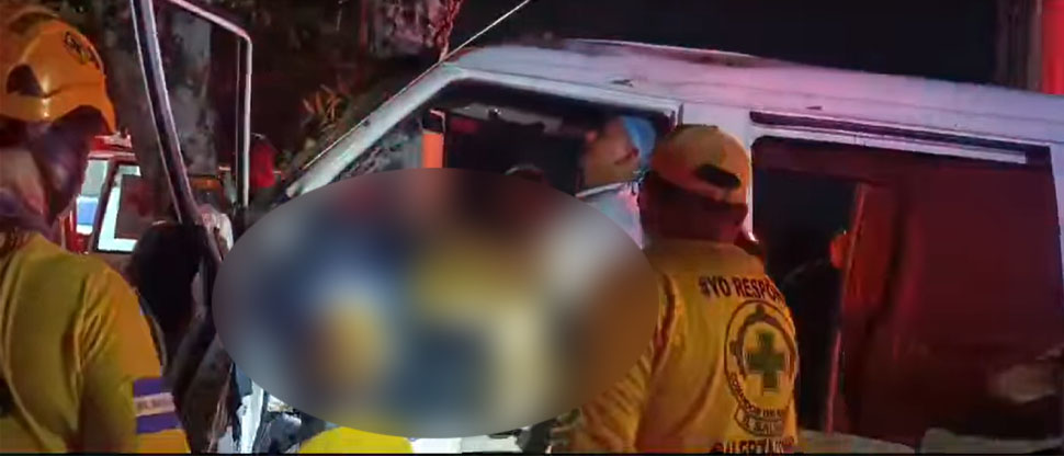 Así fueron los angustiosos momentos de la liberación de un motorista que quedó atrapado en accidente