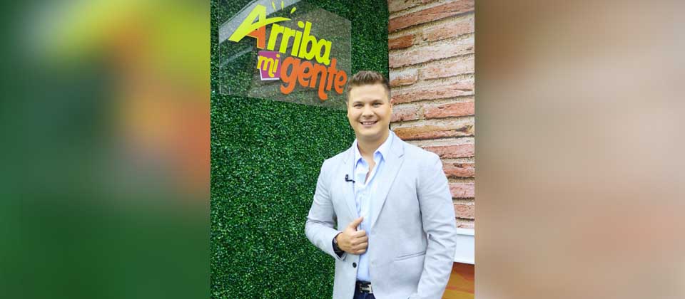 Así fue la presentación de Pepe Barahona con el staff de Arriba Mi Gente