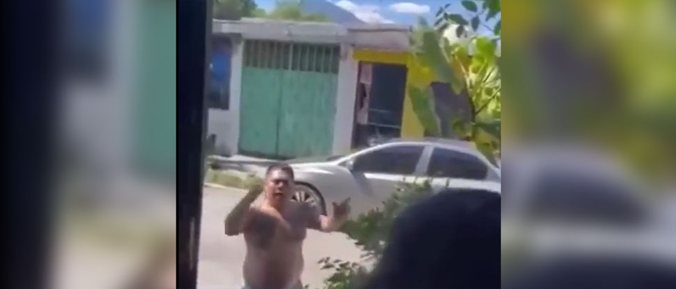 INTOLERANCIA: Denuncian a hombre que agredió a residentes de popular colonia en Apopa
