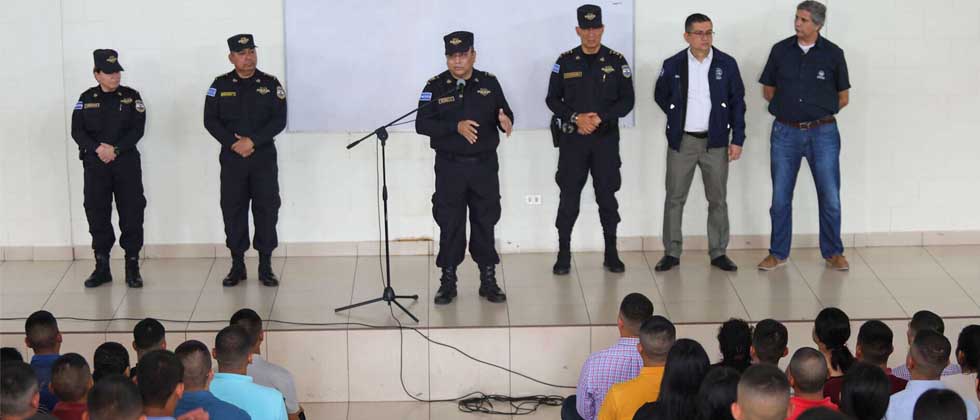 254 estudiantes inician proceso de formación para convertirse en futuros policías