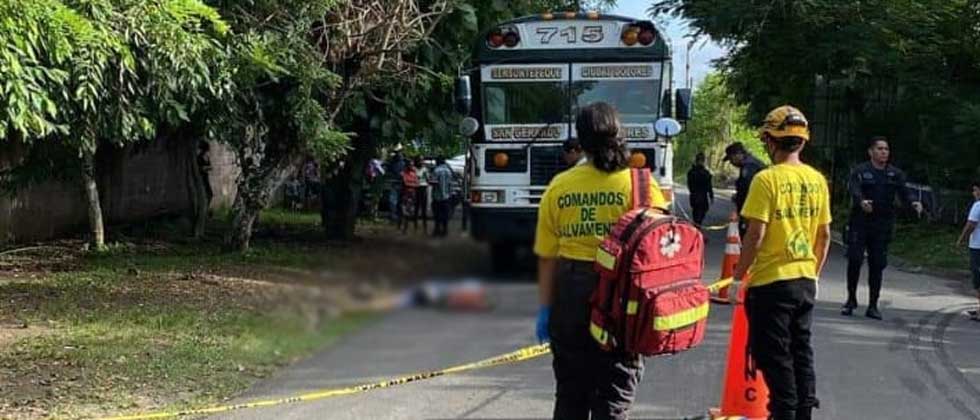 Mujer fallece tras ser atropellada por un autobús en Cabañas