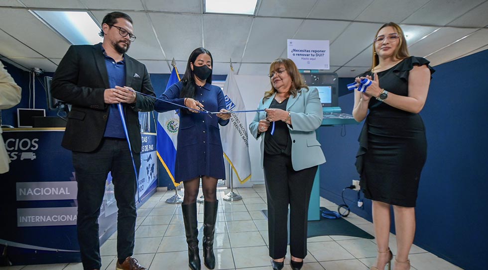 Habilitan kiosco para la reposición de DUI en la Alcaldía de San Salvador