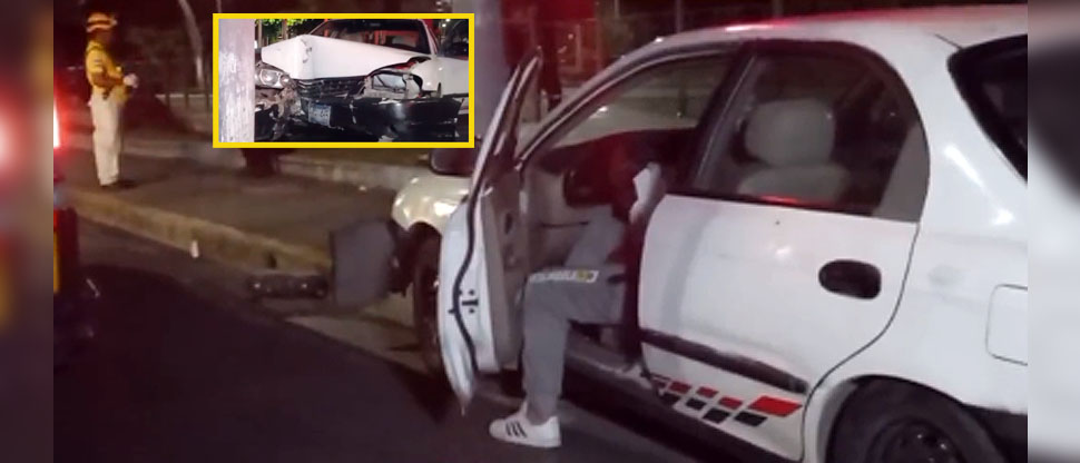 Borracho al volante se duerme y choca contra un poste de semáforo inteligente