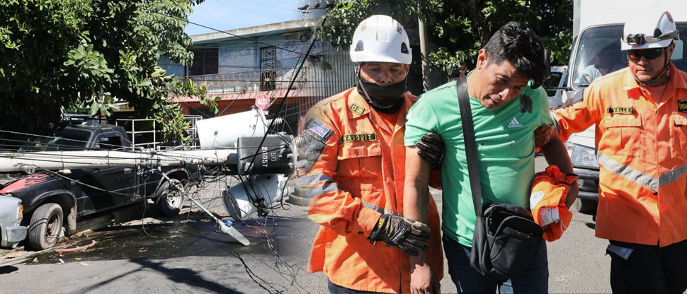 Conductor que chocó contra un poste en barrio Santa Anita manejaba borracho