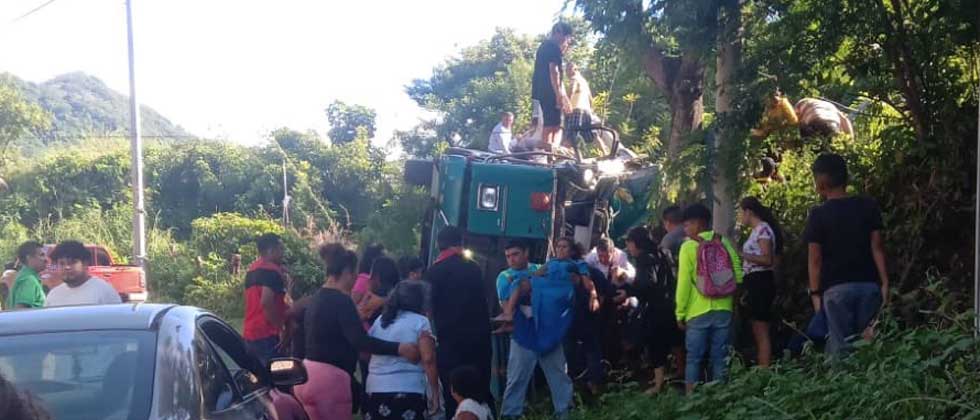 Al menos 9 personas fallecidas tras aparatoso accidente en San Miguel