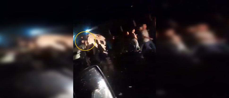 Pasajeros de bus accidentado salen por las ventanas por temor a que la unidad volcara
