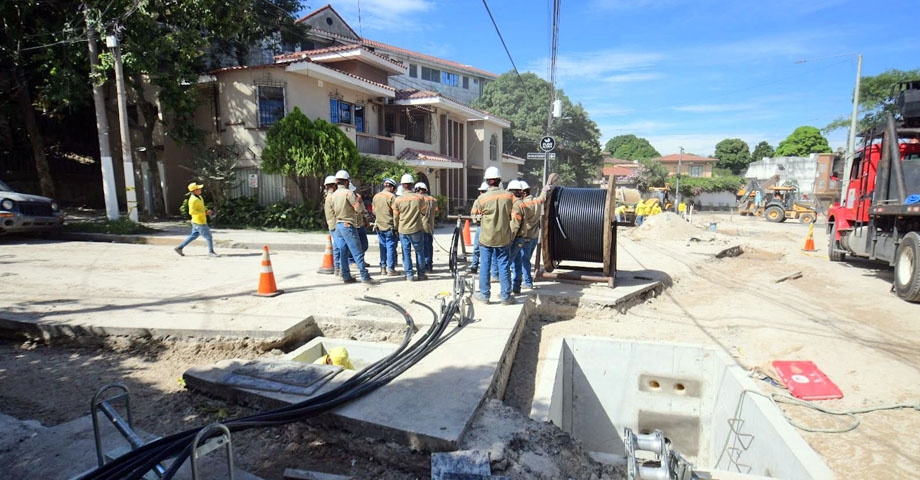 Inicia la instalación del cableado subterráneo en la Sexta-Décima calle Poniente