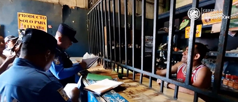 Inspeccionan comercios de bebidas alcohólicas en el centro de San Salvador
