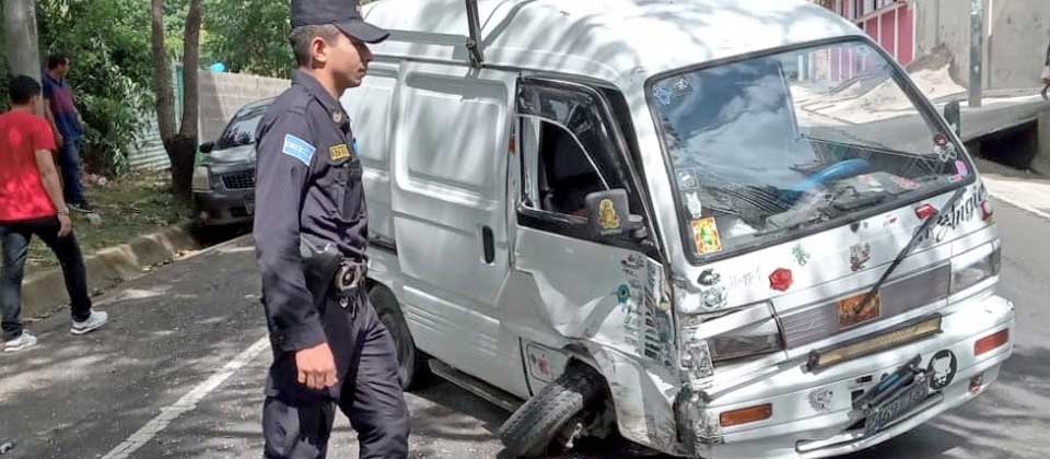 Percance vial deja a una niña lesionada en carretera antigua a Zacatecoluca