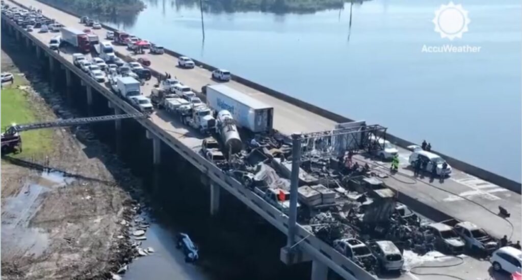 Choque masivo a causa de una densa neblina deja 7 fallecidos y más de 20 lesionados en EEUU