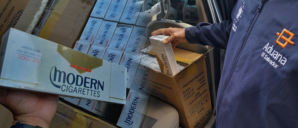 Autoridades incautan cajas con paquetes de cigarros valorados en más de 50 mil dólares